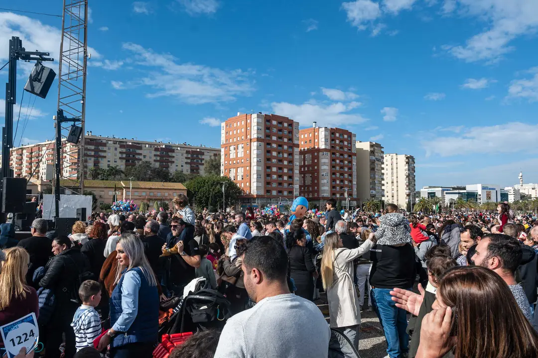 El arrastre de latas marca la llegada de los Reyes Magos 202603