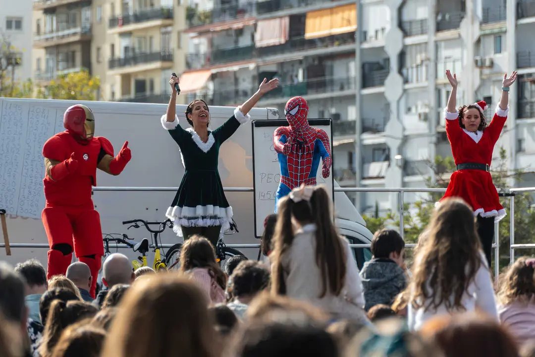 El arrastre de latas marca la llegada de los Reyes Magos 202602