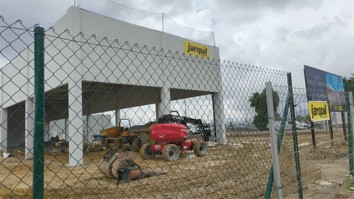 Avance de las obras en el nuevo parque comercial - FOTO: Luc&iacute;a Becerra