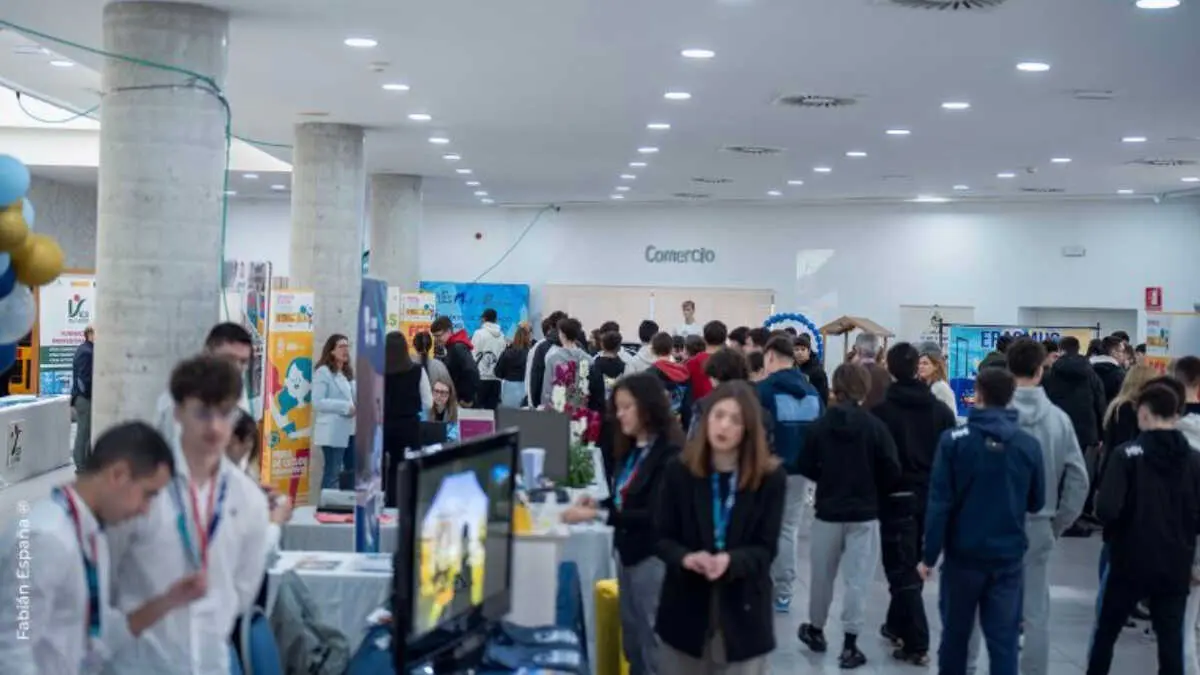 La feria est&aacute; dirigida principalmente a alumnos de 4&ordm; de ESO, Aula Espec&iacute;fica y 2&ordm; de Bachillerato, as&iacute; como a orientadores educativos y AMPAS