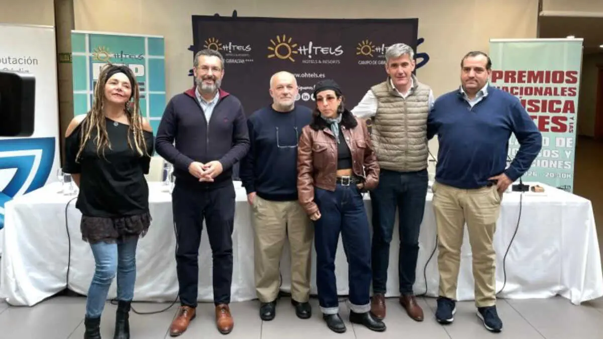 La programaci&oacute;n paralela a la gala incluir&aacute; adem&aacute;s una exposici&oacute;n colectiva en la que una treintena de artistas de toda Espa&ntilde;a reinterpretan la figura de Lola Flores como icono pop