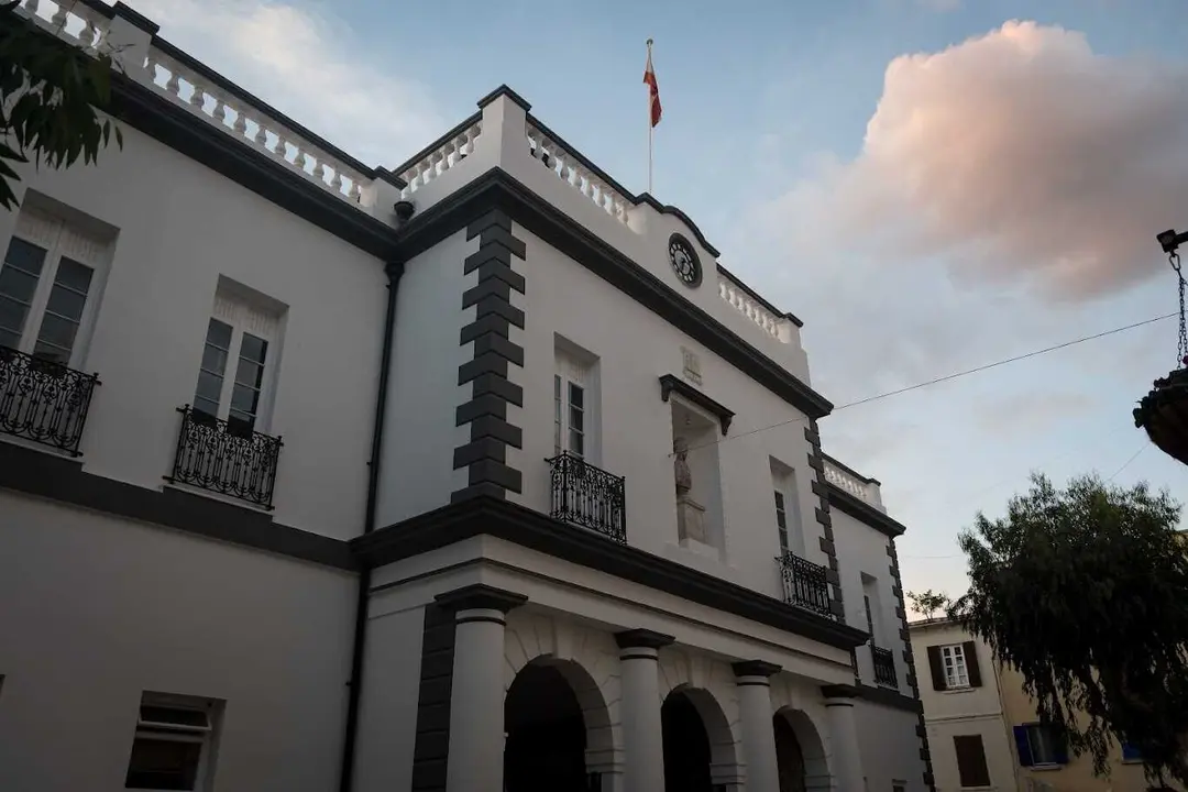 Parlamento de Gibraltar, sede de la actividad legislativa y uno de los edificios institucionales m&aacute;s representativos del Pe&ntilde;&oacute;n - FOTO: FJ Ben&iacute;tez
