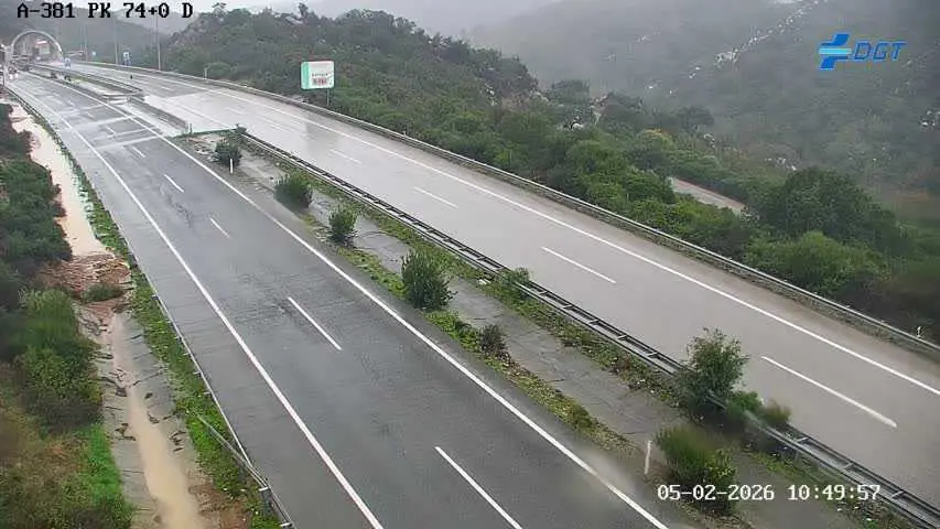 Imagen del t&uacute;nel de Valdeinfierno, en la A-381, tras el desprendimiento provocado por las lluvias