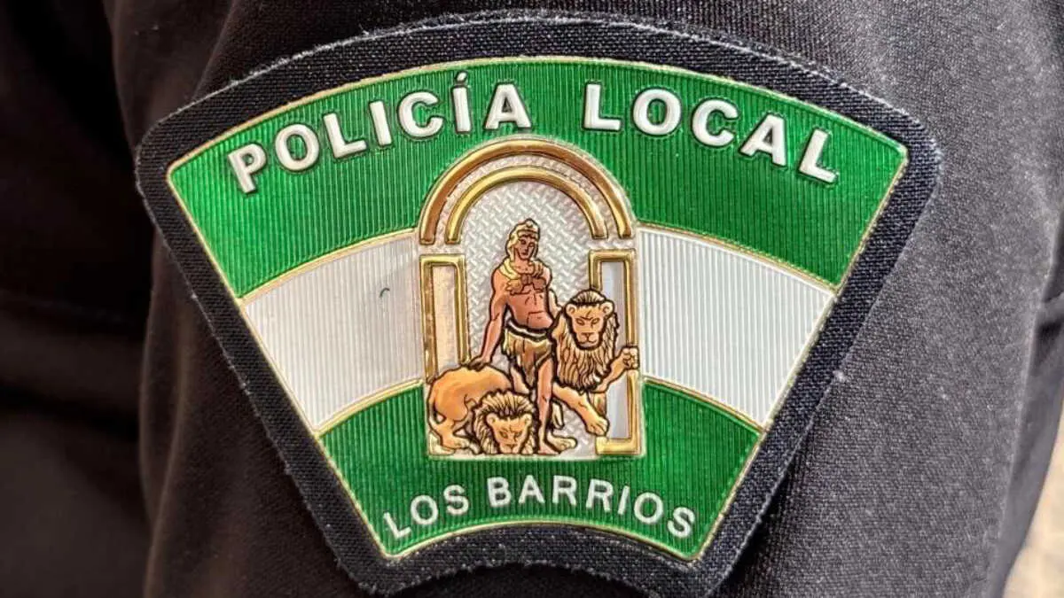 Seg&uacute;n fuentes policiales, uno de los identificados reaccion&oacute; de forma violenta ante las indicaciones, llegando a arremeter contra los agentes y causando lesiones leves a uno de ellos