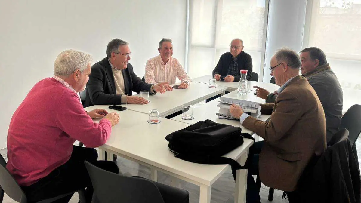 Durante la reuni&oacute;n, ambas partes coincidieron en analizar la trayectoria hist&oacute;rica del puerto y sus perspectivas futuras