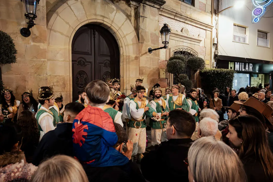Algeciras se vuelca con el Carnaval en el Lago Mar&iacute;timo, la Plaza Alta y el centro_05