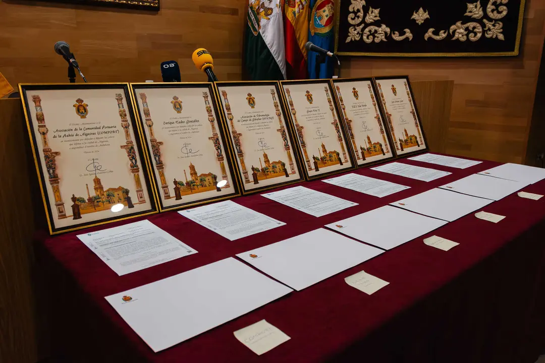 Algeciras entrega sus reconocimientos con motivo del D&iacute;a de Andaluc&iacute;a_01