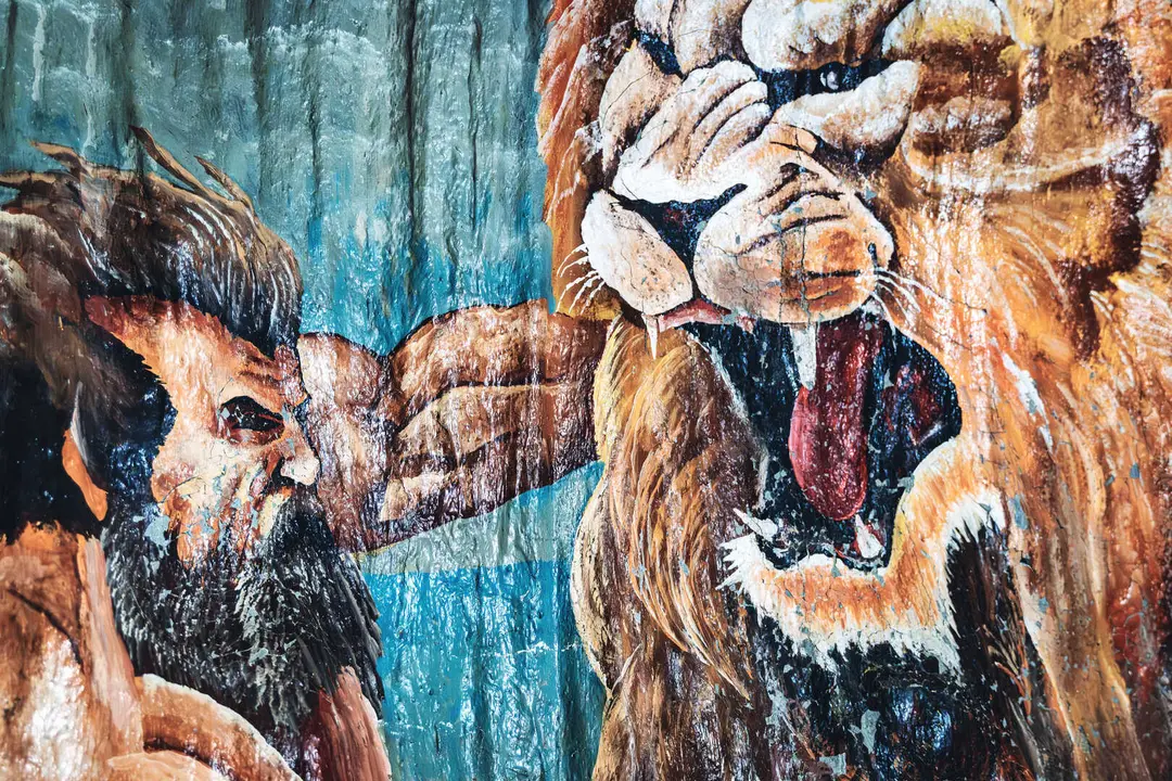 Mural en las Cuevas de H&eacute;rcules, en T&aacute;nger, que representa al h&eacute;roe de la mitolog&iacute;a cl&aacute;sica vinculado al origen del Estrecho - FOTO: FJ Ben&iacute;tez
