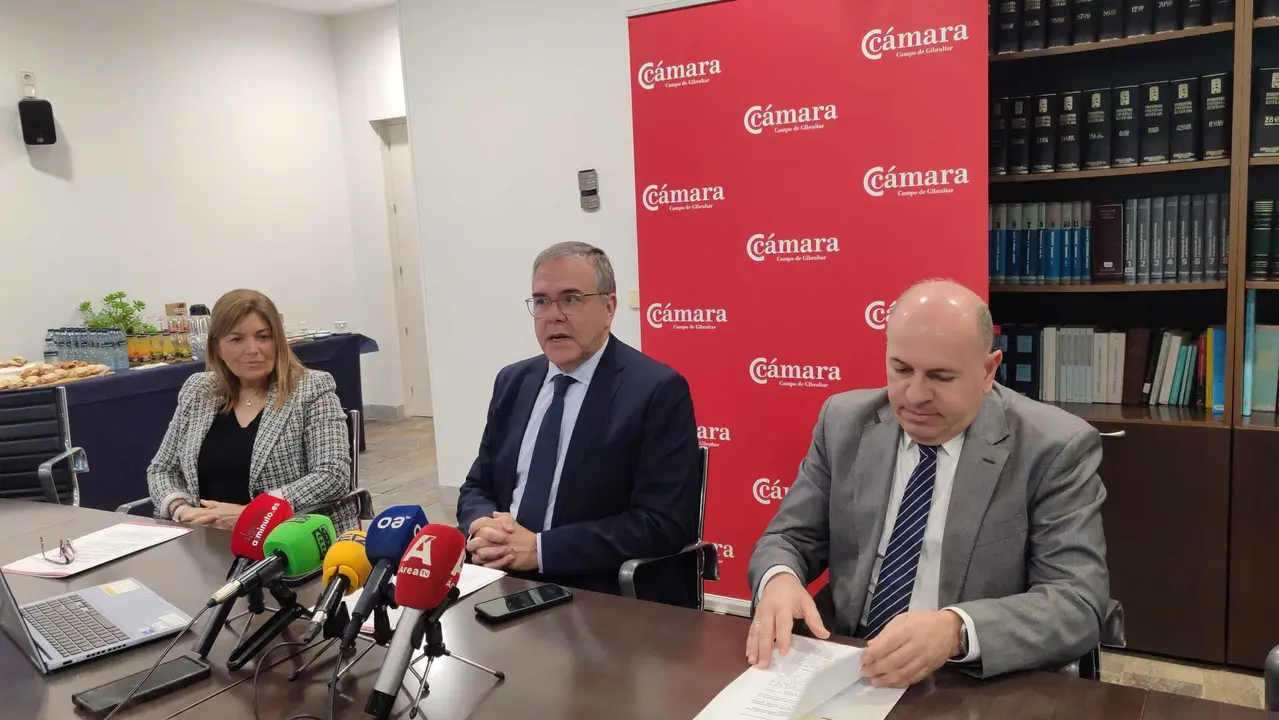 Representantes de la C&aacute;mara de Comercio durante la presentaci&oacute;n del balance anual en Algeciras.