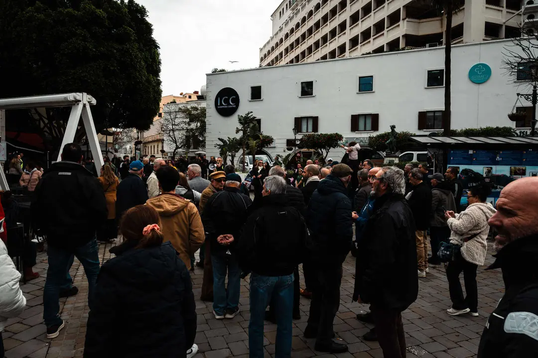 MANIFESTANTES MARCHAN HACIA EL N&Uacute;MERO 6 POR PREOCUPACIONES SOBRE EL TRATADO_09