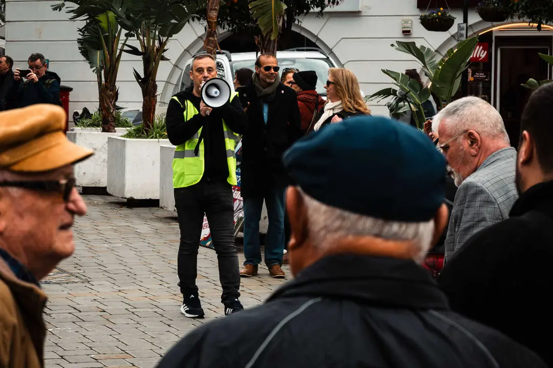 MANIFESTANTES MARCHAN HACIA EL N&Uacute;MERO 6 POR PREOCUPACIONES SOBRE EL TRATADO_10