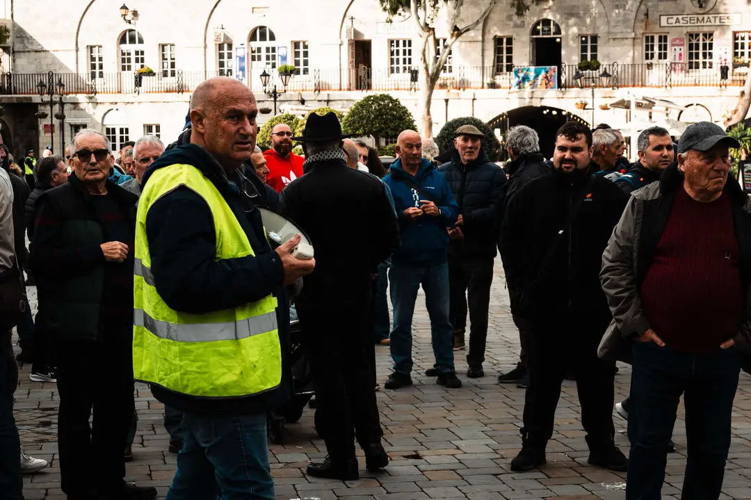 MANIFESTANTES MARCHAN HACIA EL N&Uacute;MERO 6 POR PREOCUPACIONES SOBRE EL TRATADO_14