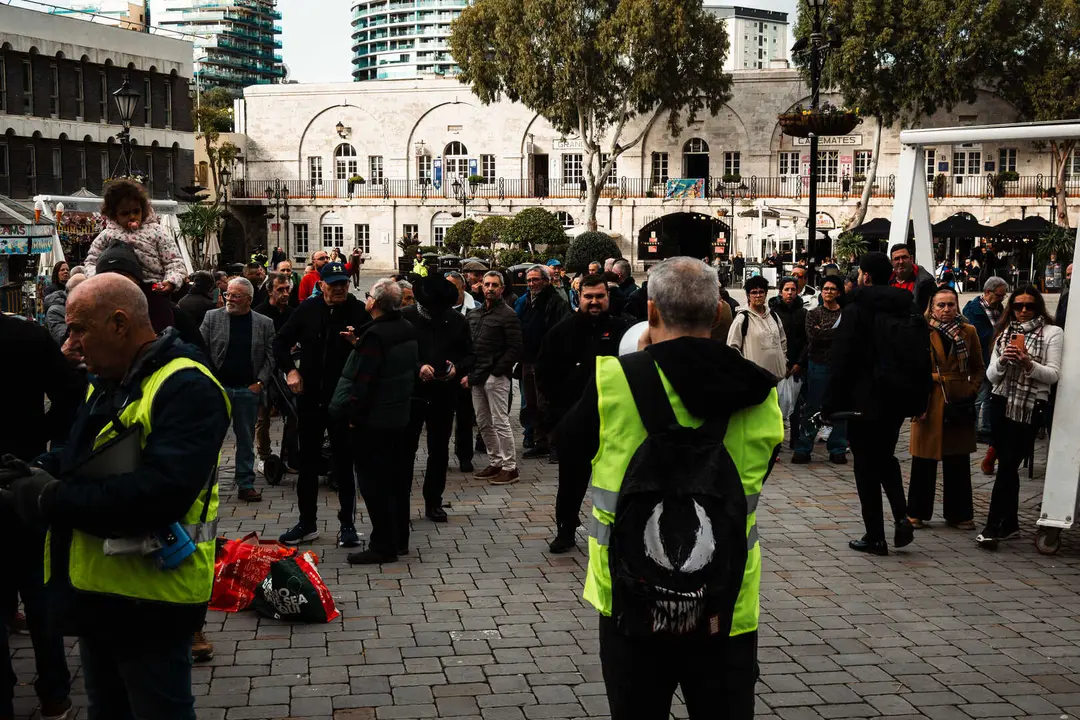 MANIFESTANTES MARCHAN HACIA EL N&Uacute;MERO 6 POR PREOCUPACIONES SOBRE EL TRATADO_17