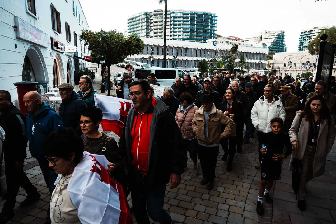 MANIFESTANTES MARCHAN HACIA EL N&Uacute;MERO 6 POR PREOCUPACIONES SOBRE EL TRATADO_22
