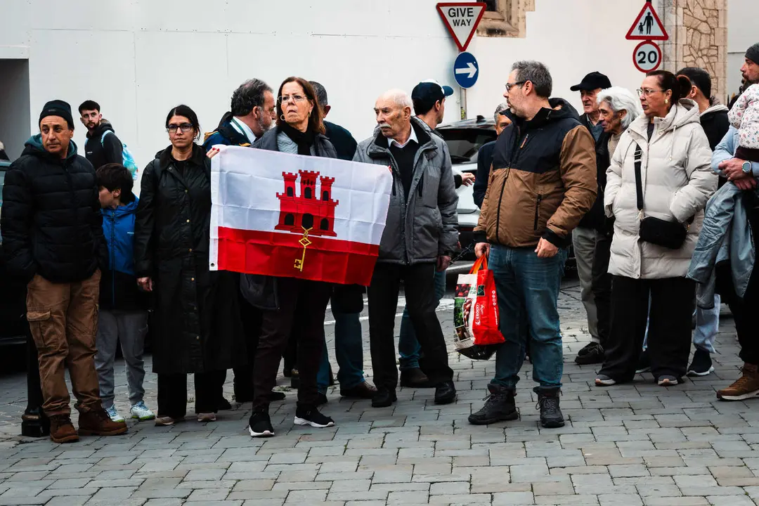 MANIFESTANTES MARCHAN HACIA EL N&Uacute;MERO 6 POR PREOCUPACIONES SOBRE EL TRATADO_37
