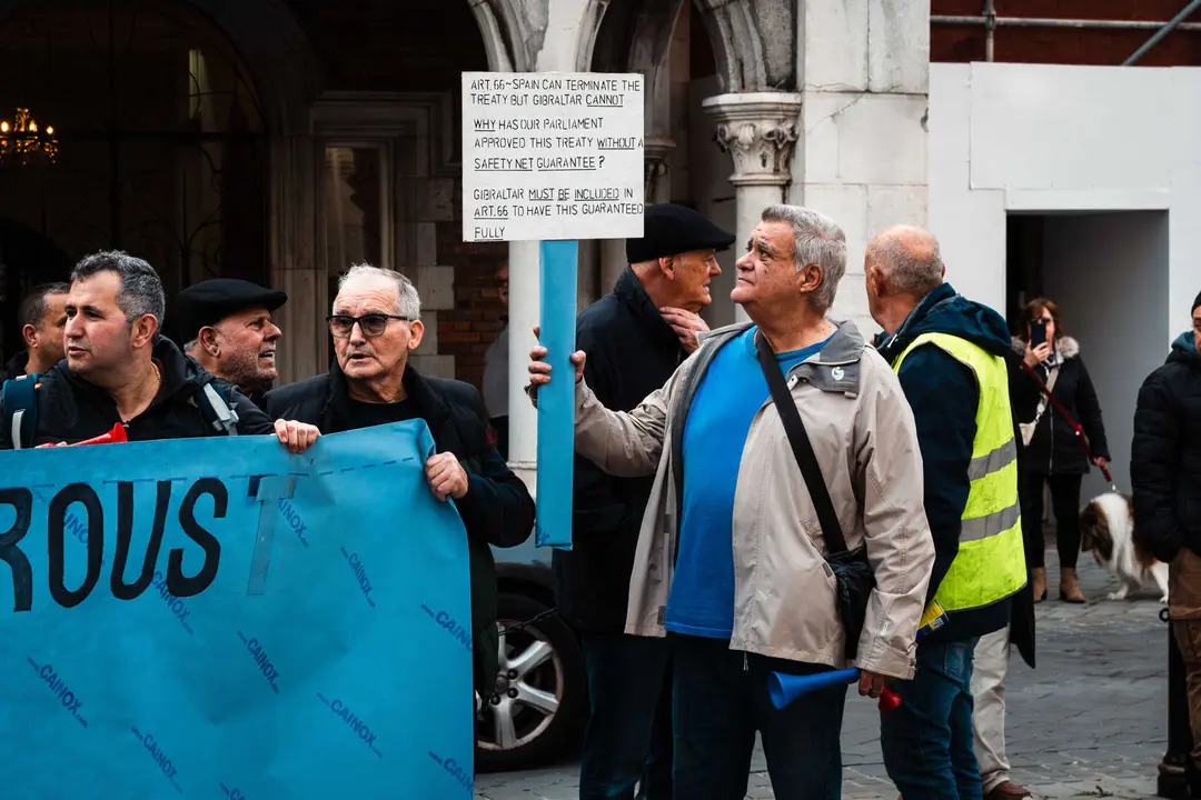 MANIFESTANTES MARCHAN HACIA EL N&Uacute;MERO 6 POR PREOCUPACIONES SOBRE EL TRATADO_38