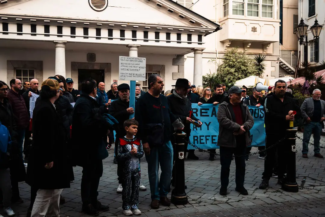 MANIFESTANTES MARCHAN HACIA EL N&Uacute;MERO 6 POR PREOCUPACIONES SOBRE EL TRATADO_43