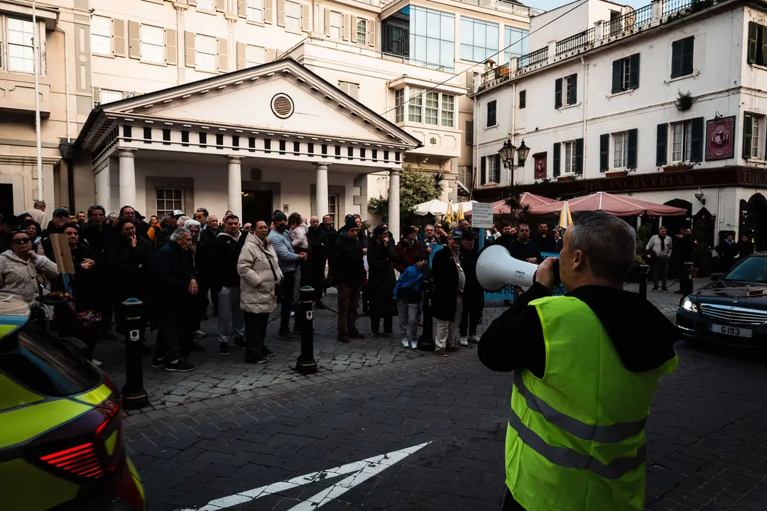 MANIFESTANTES MARCHAN HACIA EL N&Uacute;MERO 6 POR PREOCUPACIONES SOBRE EL TRATADO_44