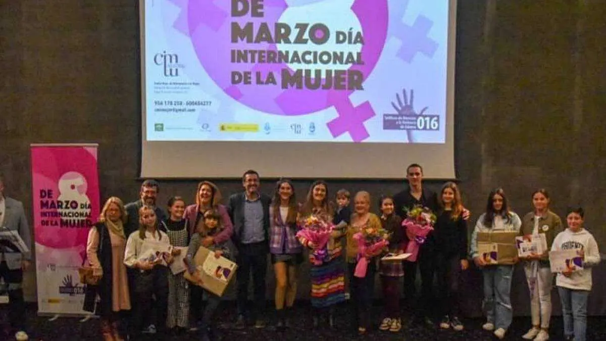 Los actos continuar&aacute;n por la tarde con la celebraci&oacute;n de la XIX edici&oacute;n de los Premios a la Mujer Linense, que reconocen la trayectoria y aportaci&oacute;n de mujeres y colectivos en la ciudad