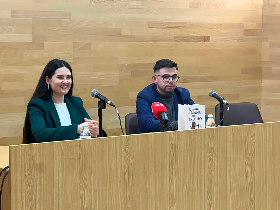 Presentaci&oacute;n del libro sobre la dimensi&oacute;n humana de la abogac&iacute;a celebrada en el Centro Documental Jos&eacute; Luis Cano de Algeciras.