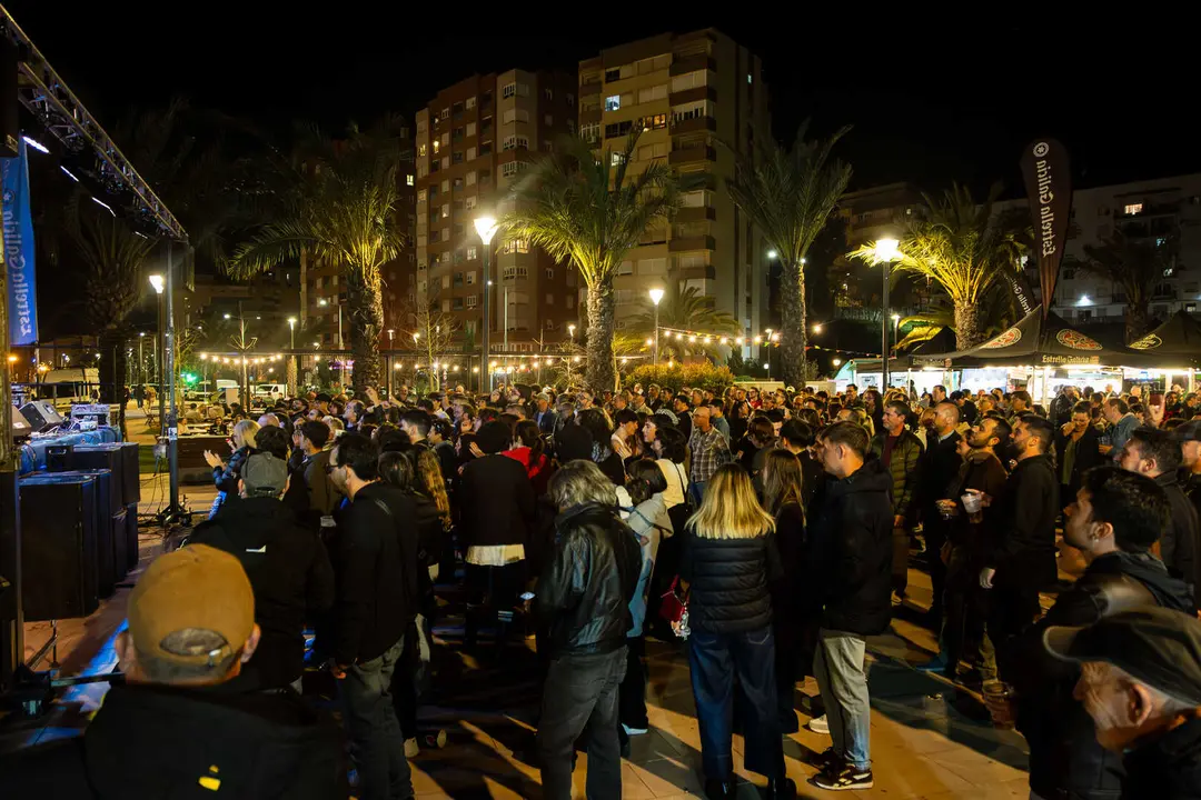 Ambiente en el Festival Mundial de Food Trucks del Lago Mar&iacute;timo_05