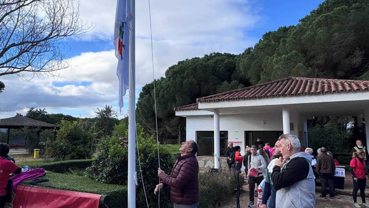 El sendero Arroyo de la Alhaja tiene una longitud de 2.010 metros y presenta un nivel de dificultad f&aacute;cil, lo que lo convierte en un recorrido accesible para visitantes y familias