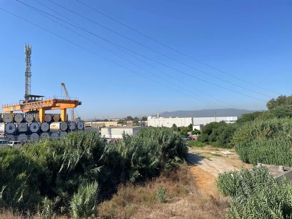 Vista del entorno industrial de Guadarranque, en San Roque, donde se ubican los terrenos adquiridos para el desarrollo de nuevos proyectos empresariales.