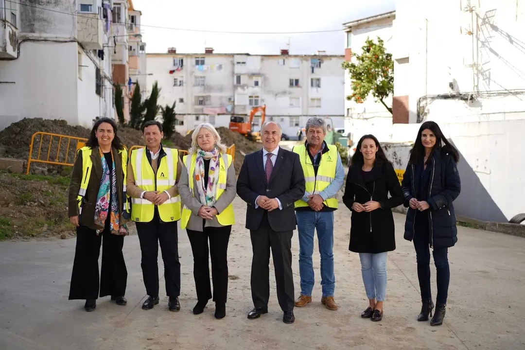 Visita institucional a las obras de reurbanizaci&oacute;n que se ejecutan en la barriada de La Pi&ntilde;era