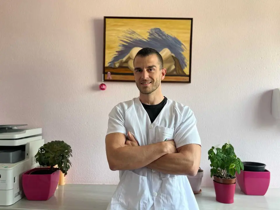 El fisioterapeuta Jes&uacute;s Gonz&aacute;lez, especializado en linfedema, en una imagen relacionada con su labor cl&iacute;nica e investigadora