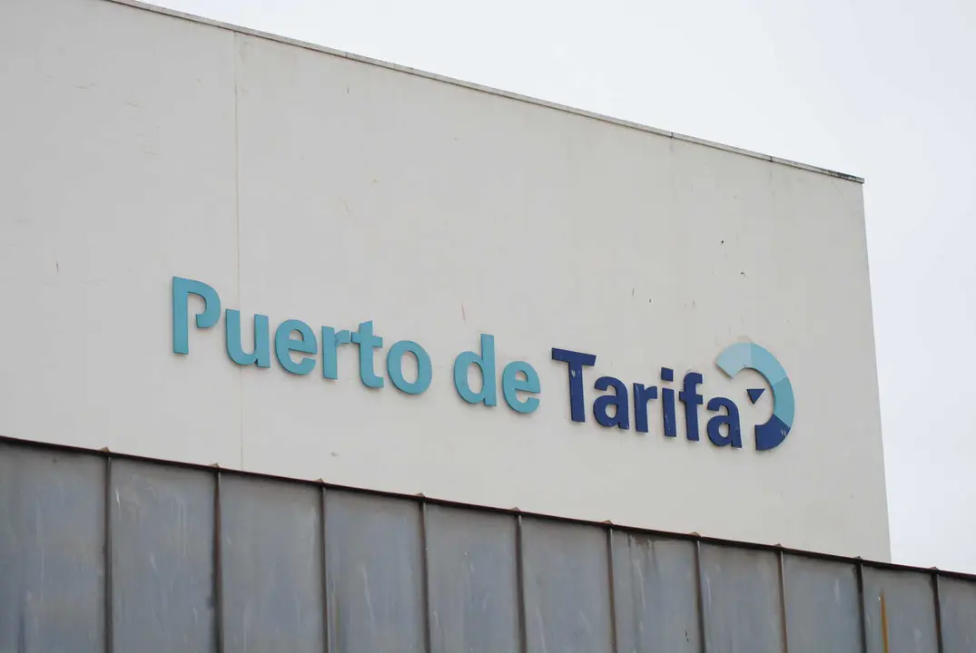 Imagen del Puerto de Tarifa afectado por el temporal de viento y oleaje.
