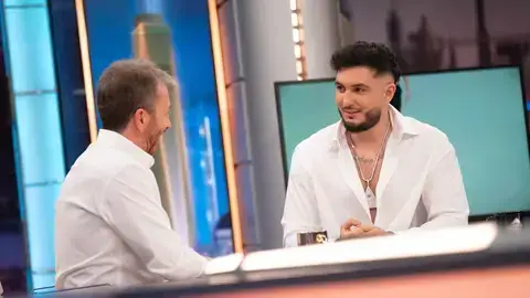 Pablo Motos y Omar Montes, durante la llamada en directo en la que se comunic&oacute; el premio.