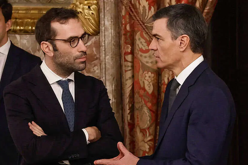 Pedro S&aacute;nchez junto a Carlos Cuerpo durante el anuncio de la reestructuraci&oacute;n del Gobierno