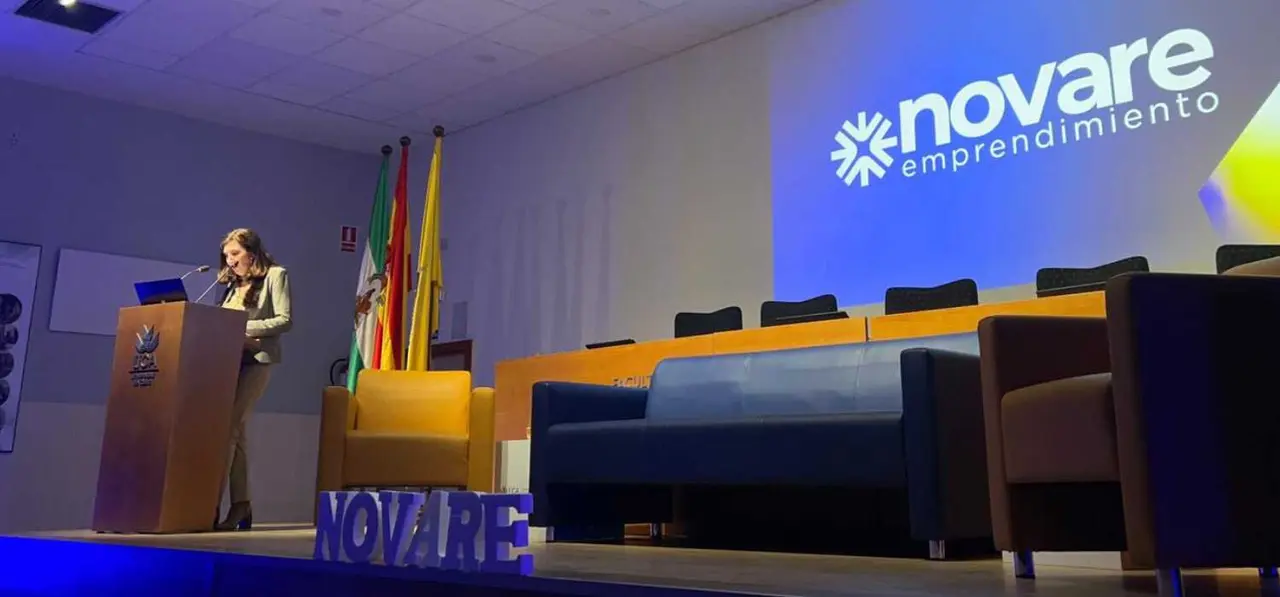 Acto de presentaci&oacute;n de NOVARE Emprendimiento en la Facultad de Econ&oacute;micas de C&aacute;diz.