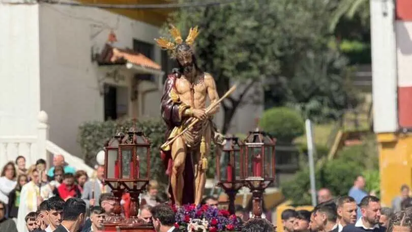 Traslado del Ecce Homo hasta la plaza de toros de Las Palomas durante el S&aacute;bado de Pasi&oacute;n en Algeciras.