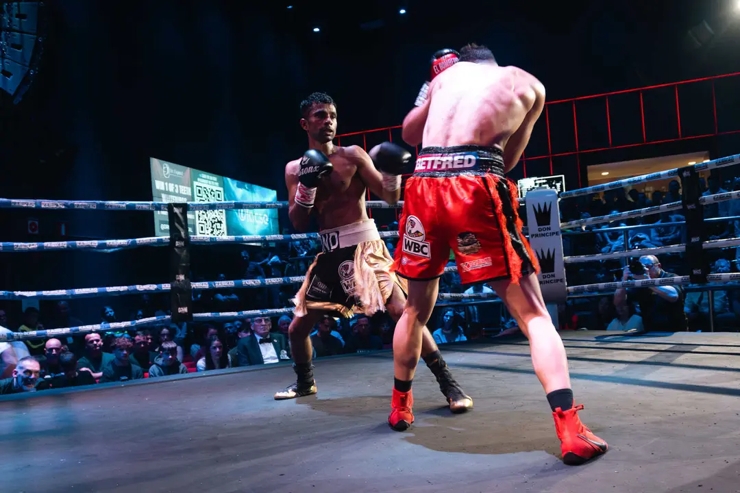 &iexcl;Campe&oacute;n en Gibraltar! Tyrone gana por decisi&oacute;n tras un final de infarto_004