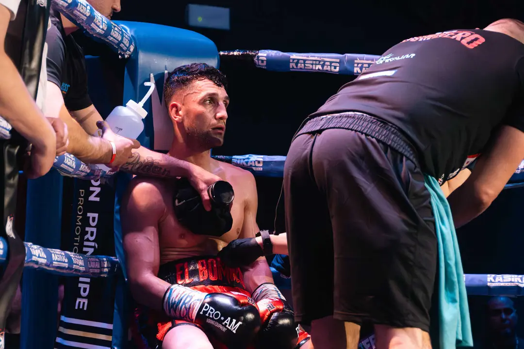 &iexcl;Campe&oacute;n en Gibraltar! Tyrone gana por decisi&oacute;n tras un final de infarto_005