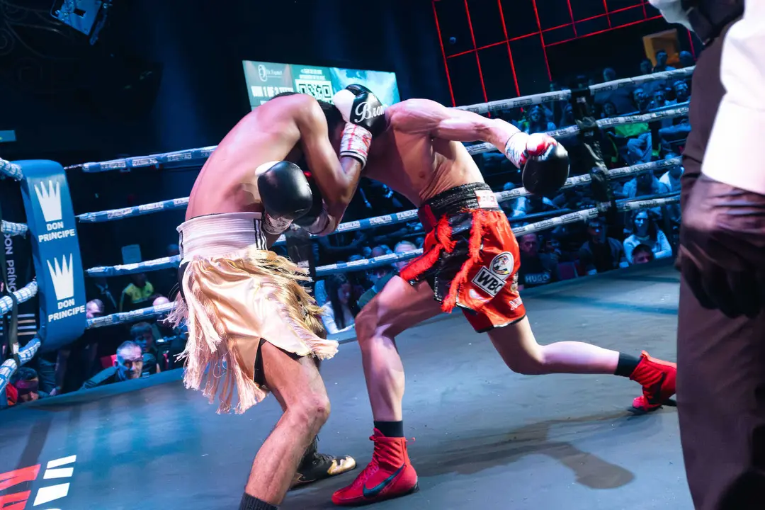 &iexcl;Campe&oacute;n en Gibraltar! Tyrone gana por decisi&oacute;n tras un final de infarto_008