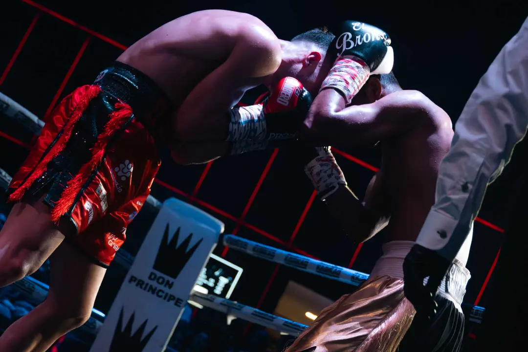 &iexcl;Campe&oacute;n en Gibraltar! Tyrone gana por decisi&oacute;n tras un final de infarto_013