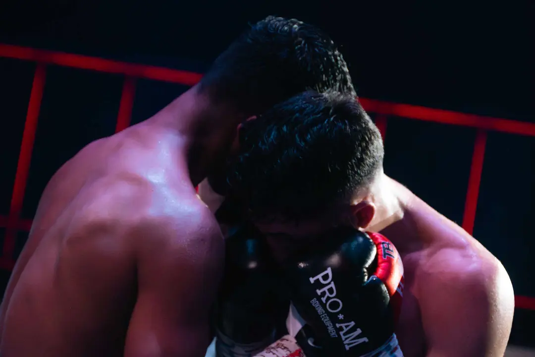 &iexcl;Campe&oacute;n en Gibraltar! Tyrone gana por decisi&oacute;n tras un final de infarto_015