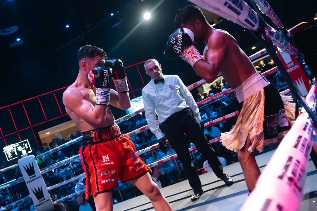 &iexcl;Campe&oacute;n en Gibraltar! Tyrone gana por decisi&oacute;n tras un final de infarto_017
