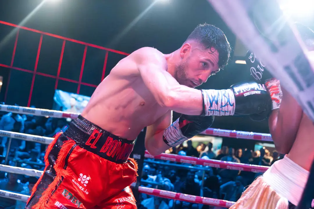 &iexcl;Campe&oacute;n en Gibraltar! Tyrone gana por decisi&oacute;n tras un final de infarto_024