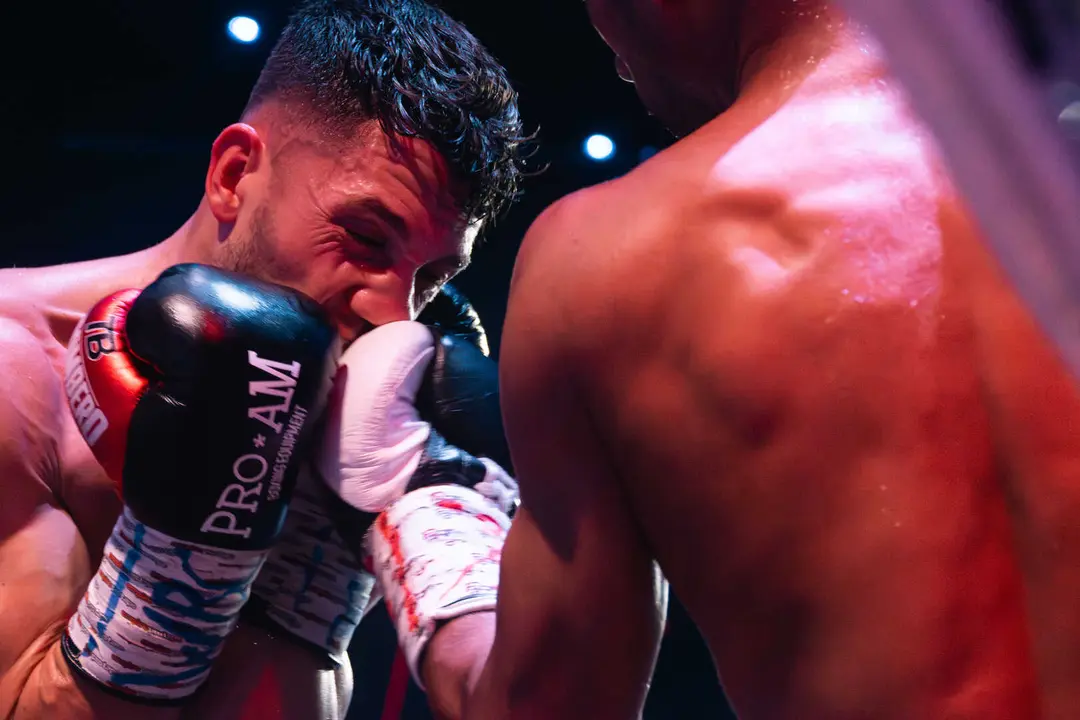 &iexcl;Campe&oacute;n en Gibraltar! Tyrone gana por decisi&oacute;n tras un final de infarto_026