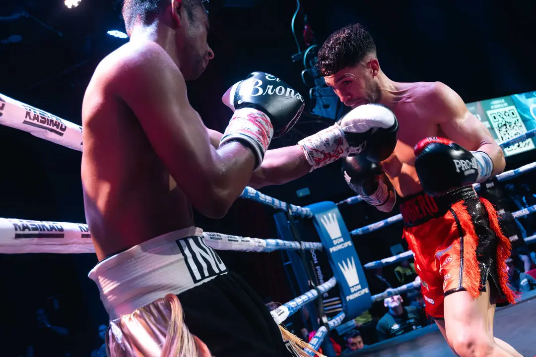 &iexcl;Campe&oacute;n en Gibraltar! Tyrone gana por decisi&oacute;n tras un final de infarto_027