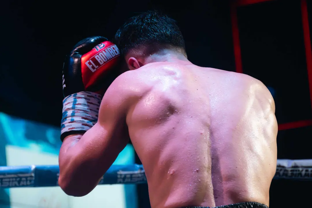 &iexcl;Campe&oacute;n en Gibraltar! Tyrone gana por decisi&oacute;n tras un final de infarto_034