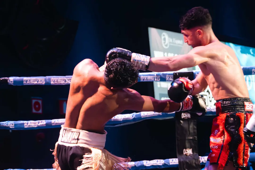 &iexcl;Campe&oacute;n en Gibraltar! Tyrone gana por decisi&oacute;n tras un final de infarto_036