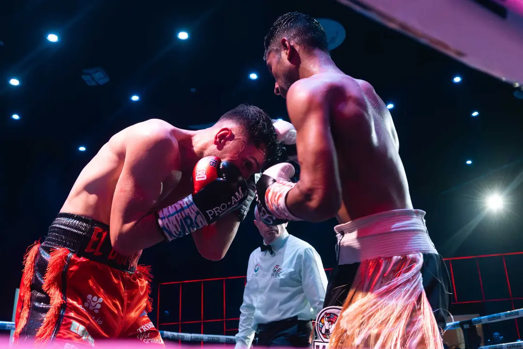 &iexcl;Campe&oacute;n en Gibraltar! Tyrone gana por decisi&oacute;n tras un final de infarto_038