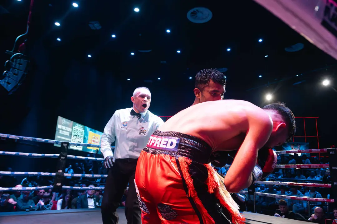 &iexcl;Campe&oacute;n en Gibraltar! Tyrone gana por decisi&oacute;n tras un final de infarto_040