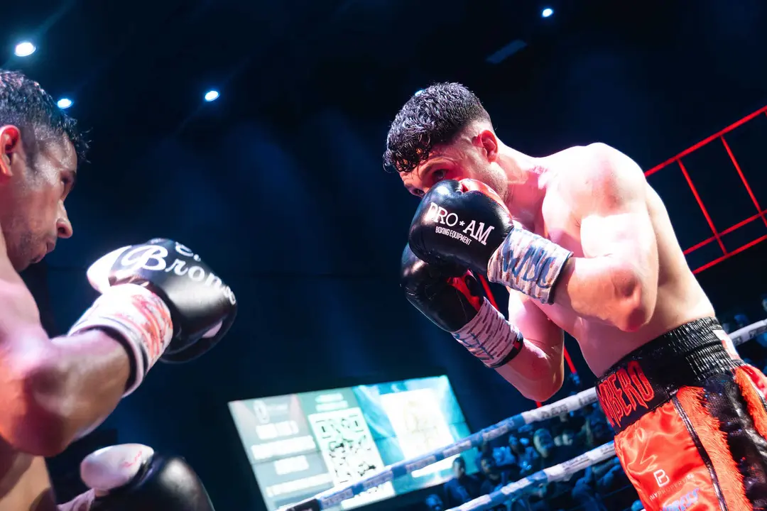 &iexcl;Campe&oacute;n en Gibraltar! Tyrone gana por decisi&oacute;n tras un final de infarto_048