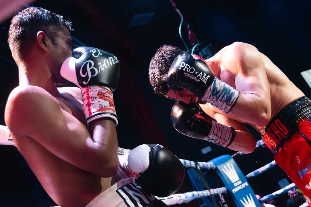 &iexcl;Campe&oacute;n en Gibraltar! Tyrone gana por decisi&oacute;n tras un final de infarto_049