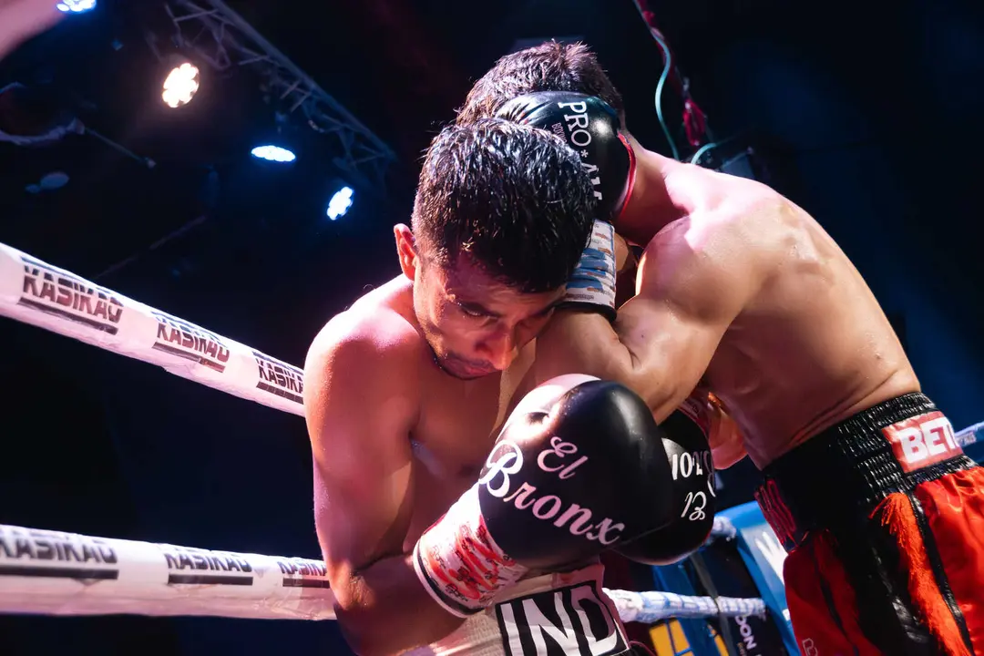 &iexcl;Campe&oacute;n en Gibraltar! Tyrone gana por decisi&oacute;n tras un final de infarto_051